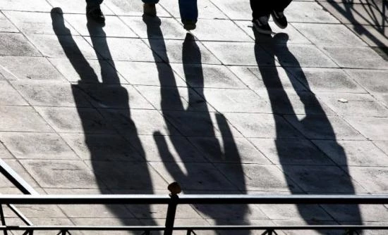 Έρευνα: Οι νέοι στην Ελλάδα θέλουν να κάνουν οικογένεια, αλλά δεν μπορούν